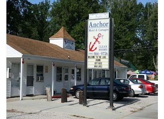 Anchor Inn Motel & Cottages