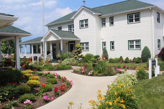 The Lakehouse Inn Bed Breakfast Cottages Ashtabula County