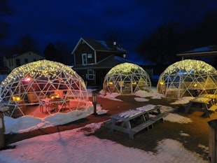 https://ashtabulacvb.imgix.net/media/wgrna20w/firehouse-3-igloos.jpg?w=310&auto=format