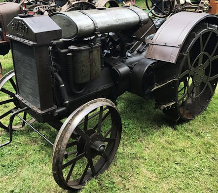 Antique Engine tractor